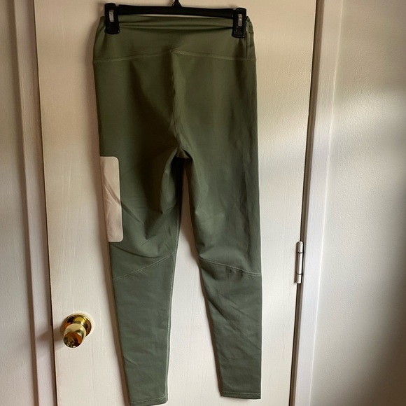 North Face green leggings; barely worn! Size small - Picture 3 of 5